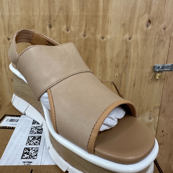 NWT Sorel - Joanie IV sandal - Picture 1 of 3